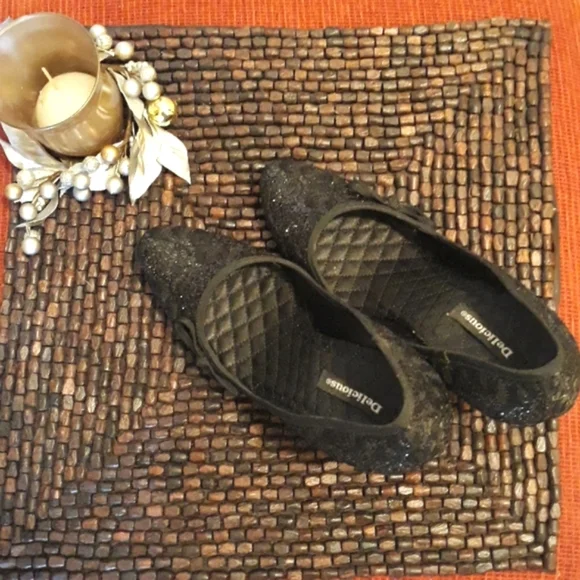 Delicious Black Glitter and Lace Heels - Picture 4 of 7